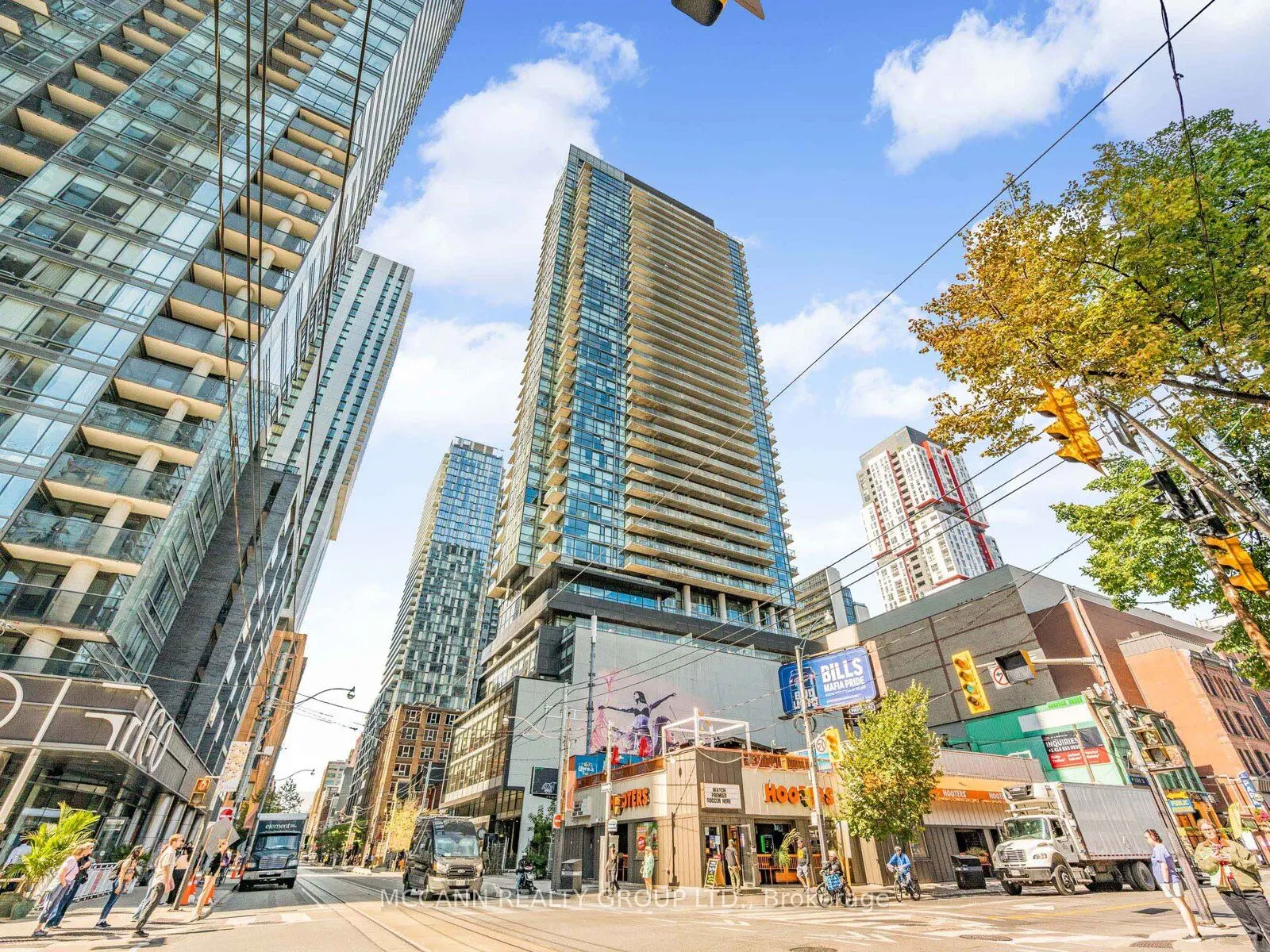 290 Adelaide Street W