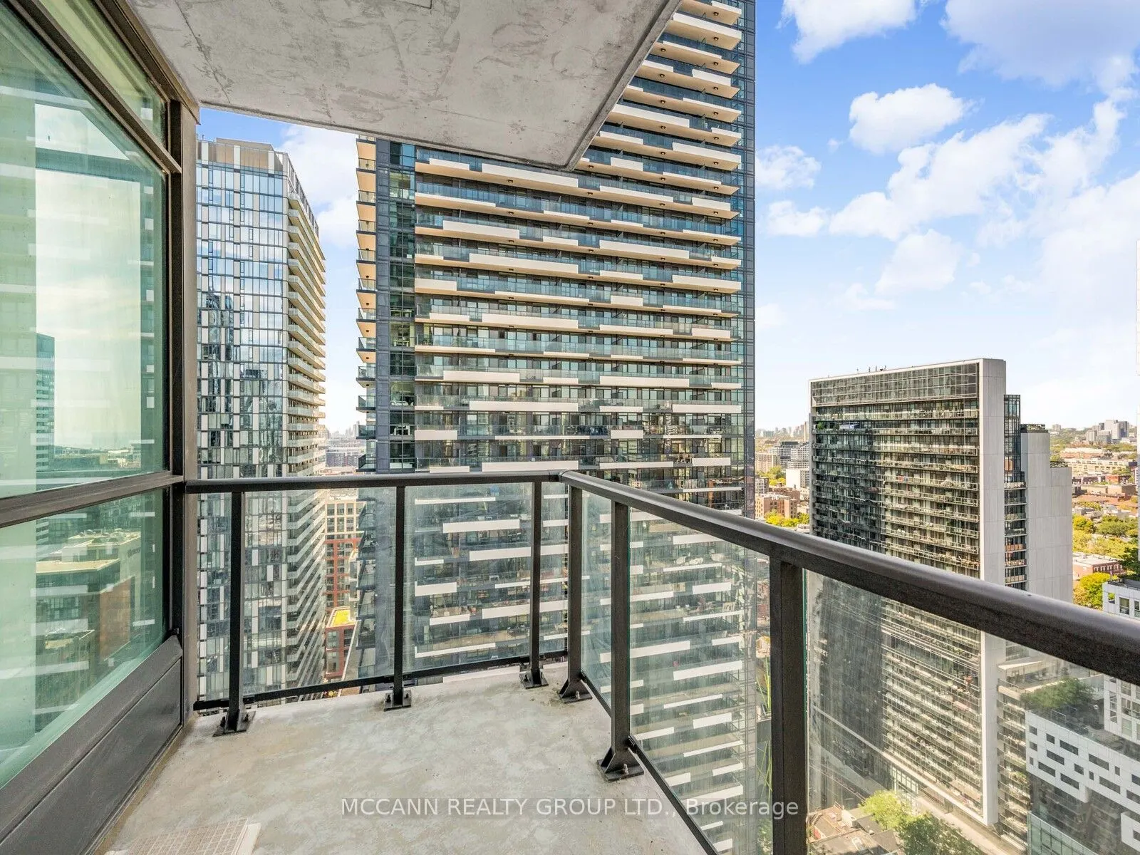 290 Adelaide Street W