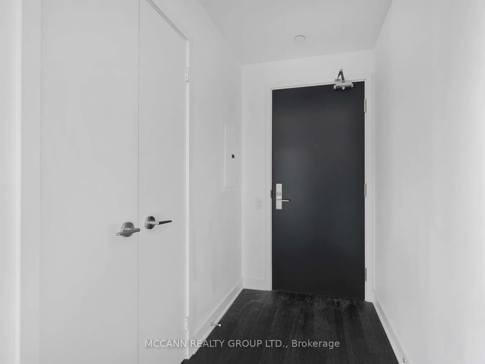 290 Adelaide Street W