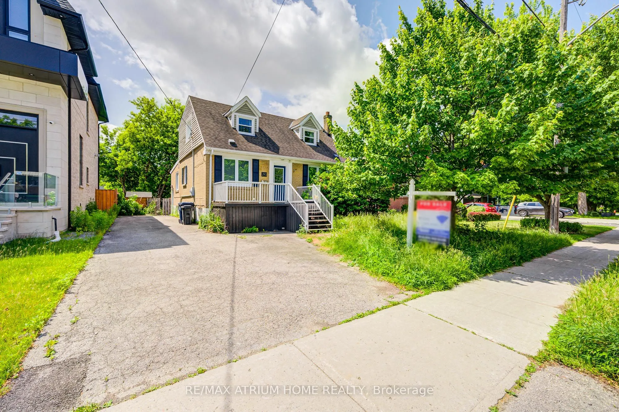 293 Poyntz Avenue