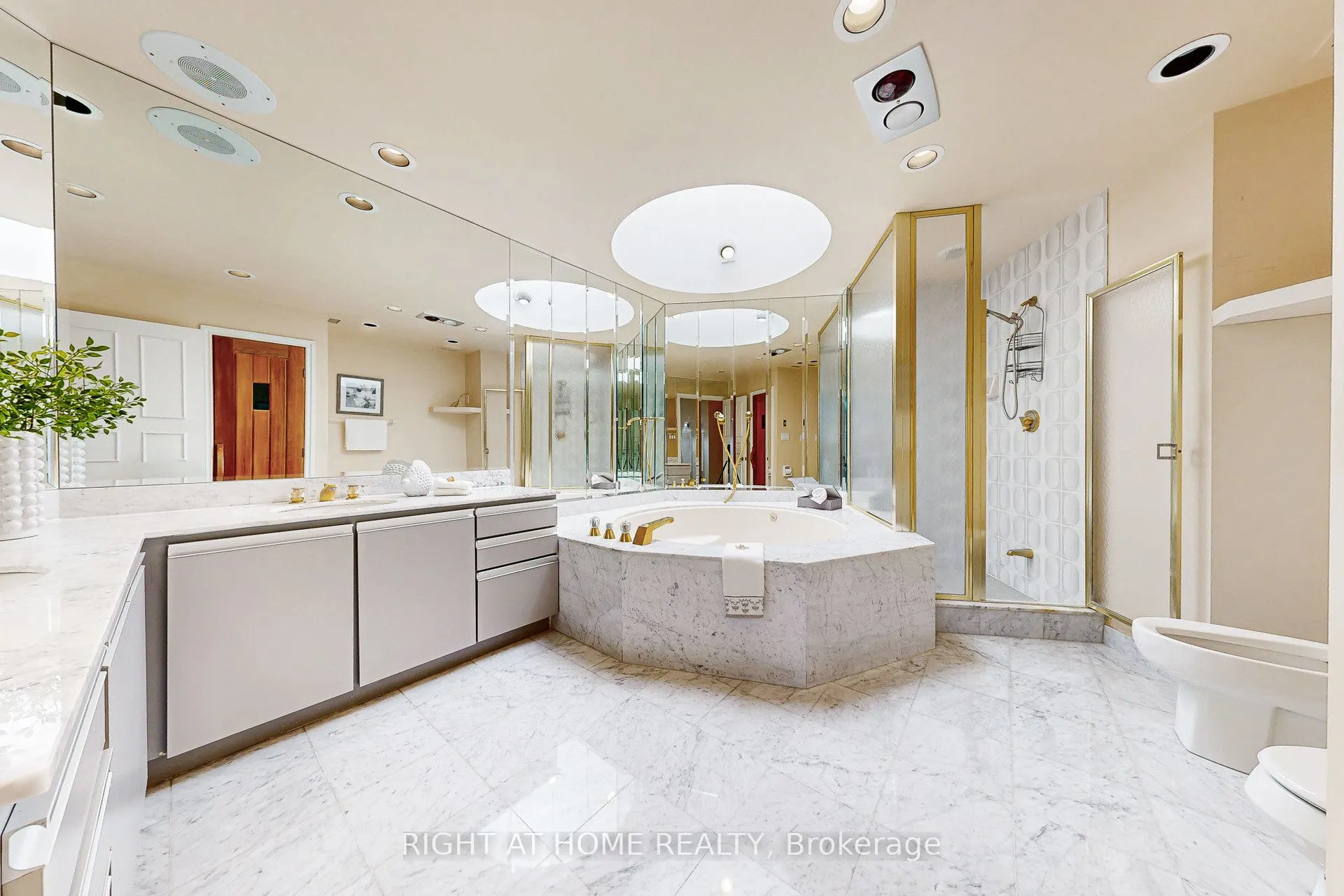 85 Skymark Drive, #PH1