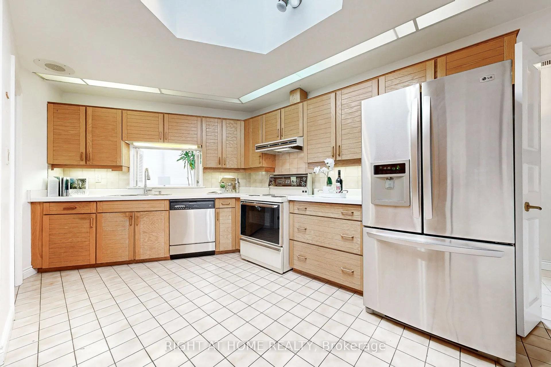 85 Skymark Drive, #PH1