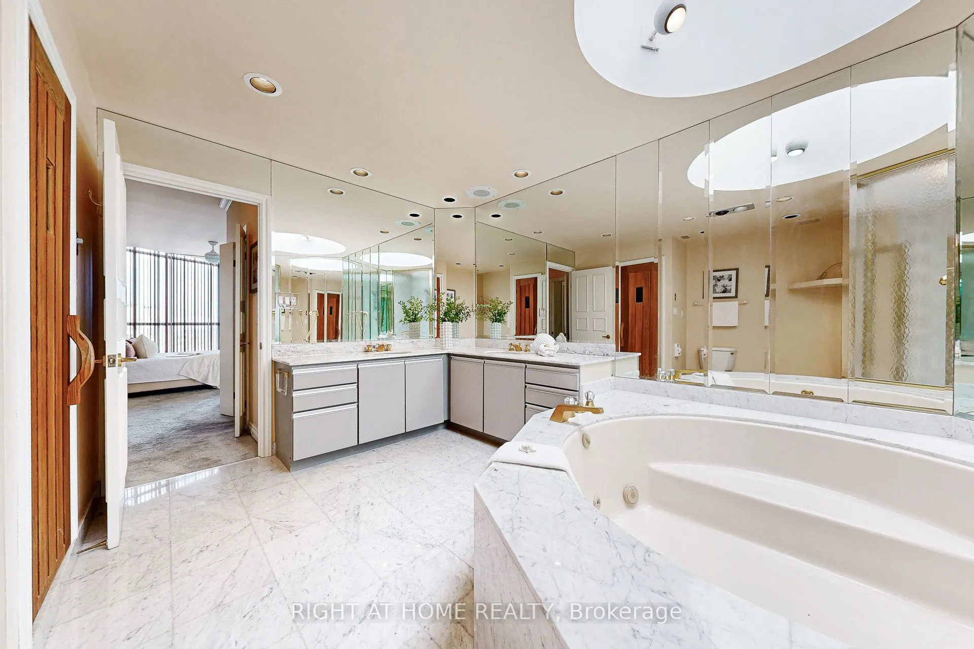 85 Skymark Drive, #PH1