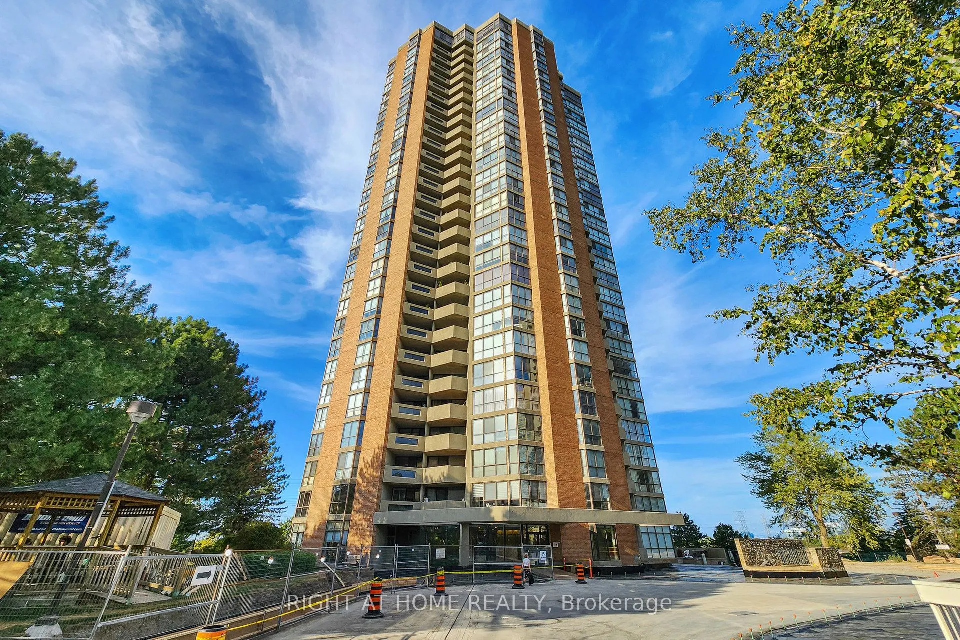 85 Skymark Drive, #PH1