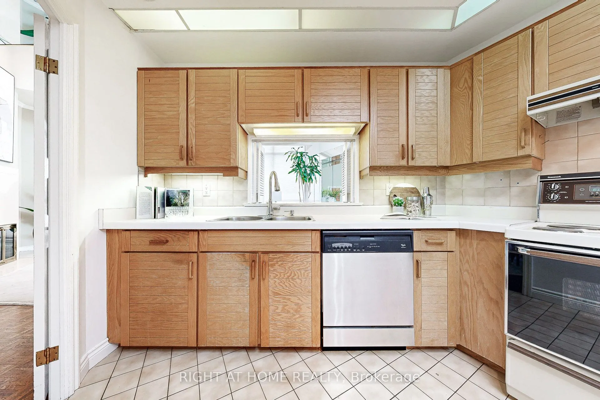 85 Skymark Drive, #PH1
