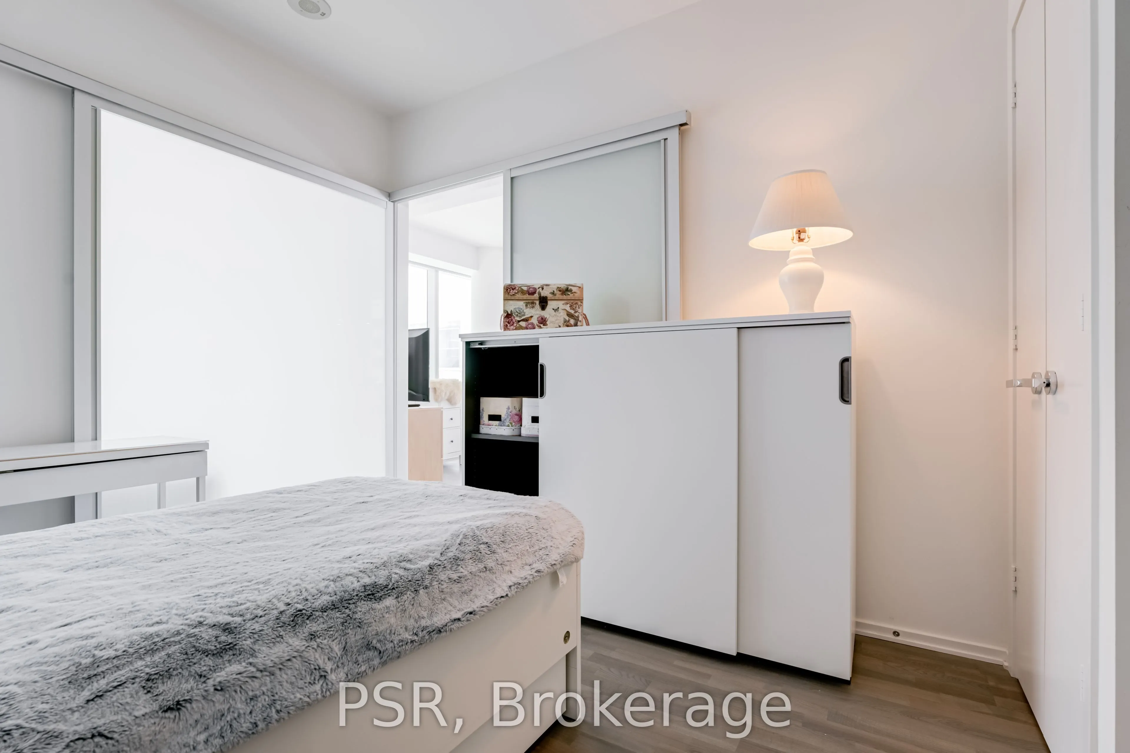 1 Bloor Street E, #410