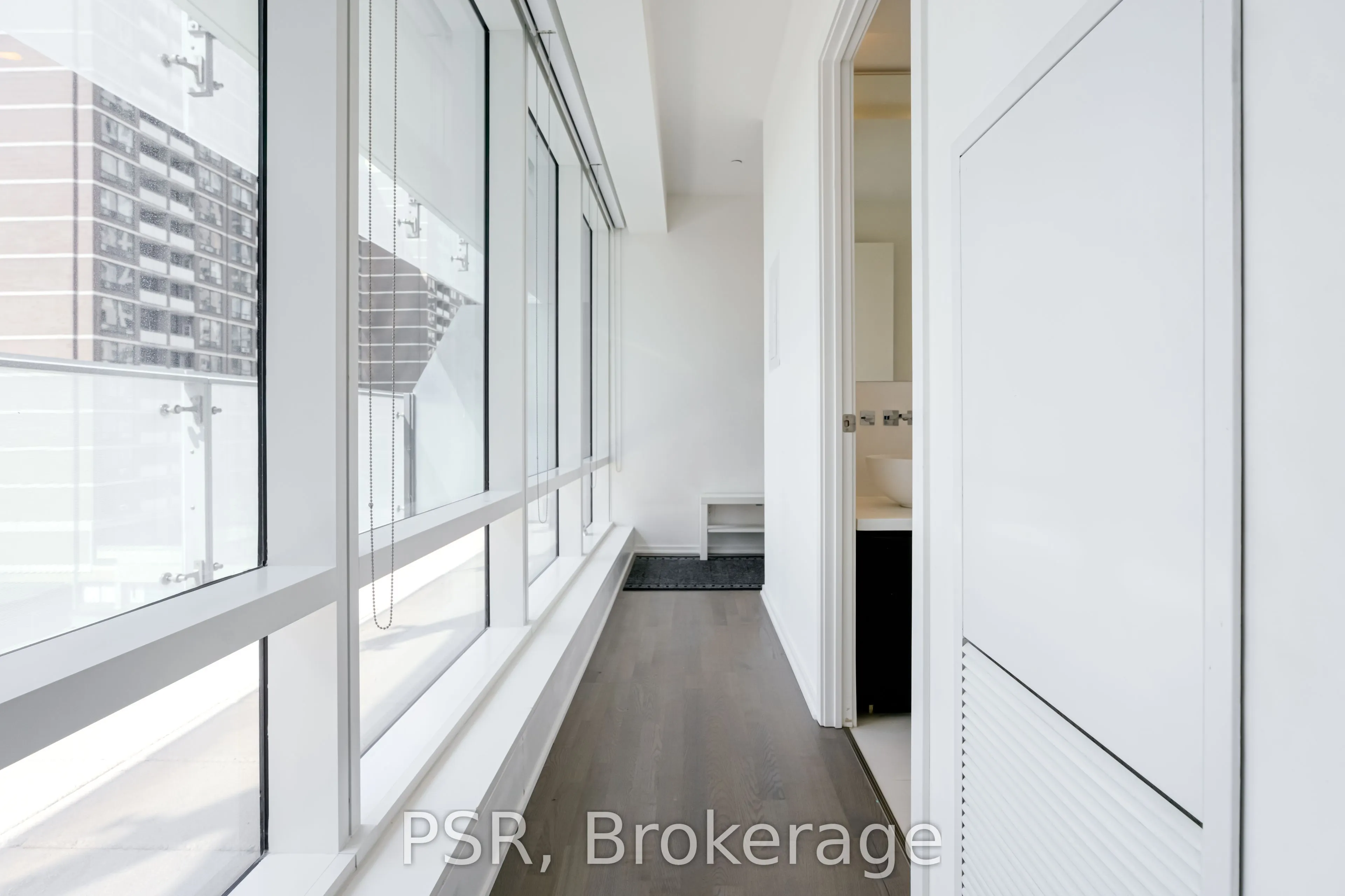 1 Bloor Street E, #410
