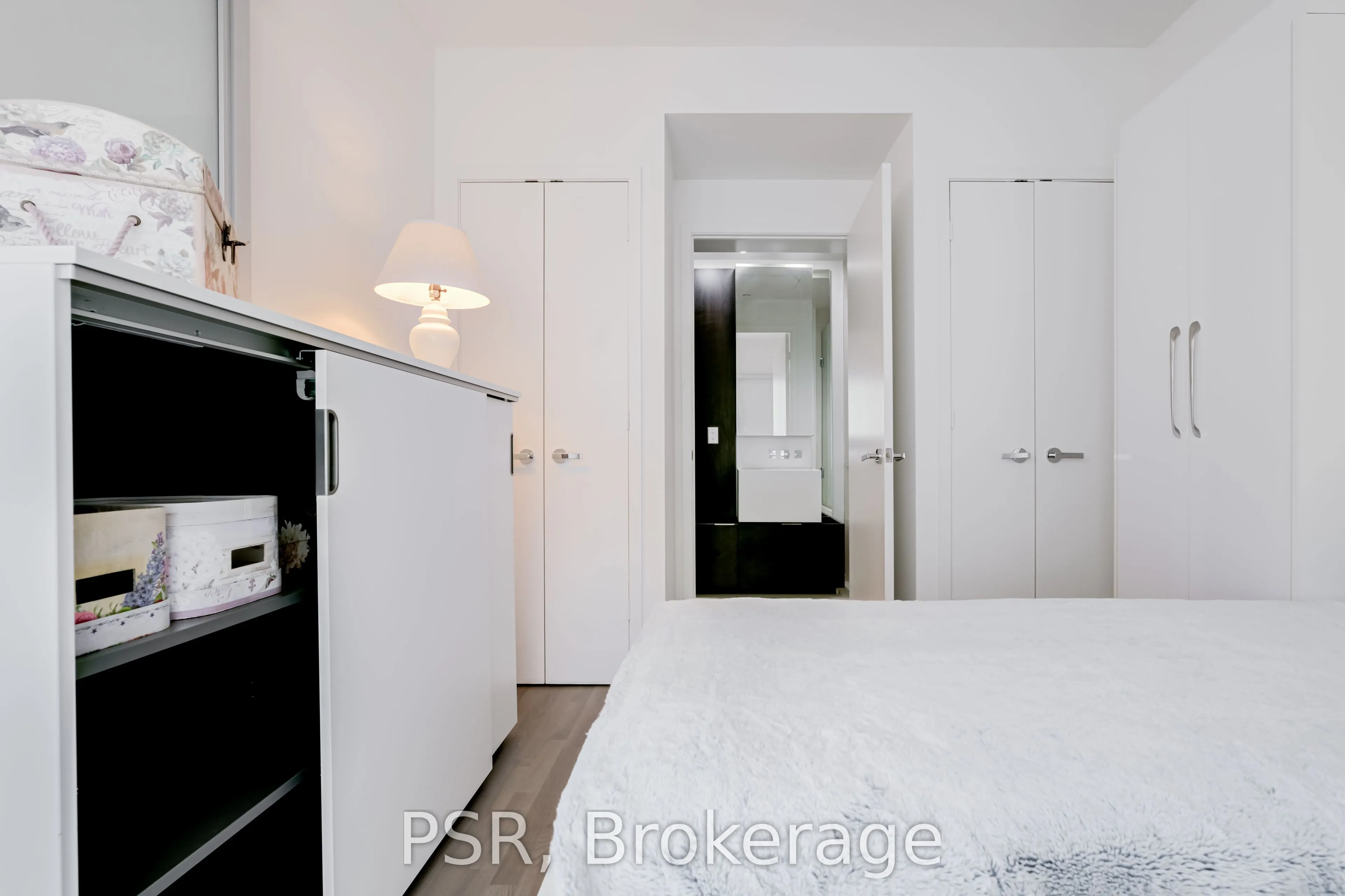 1 Bloor Street E, #410