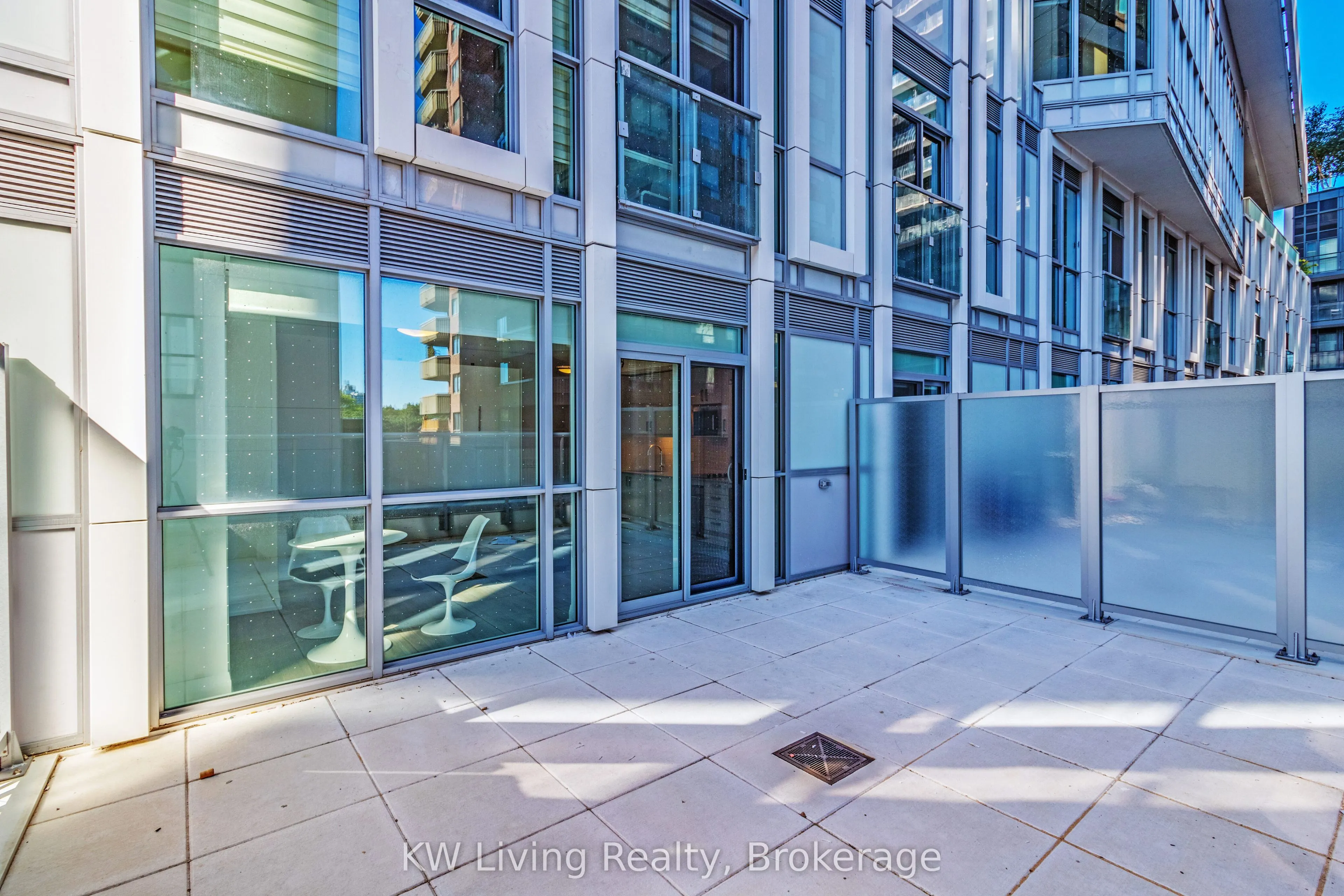 77 Mutual Street, #304