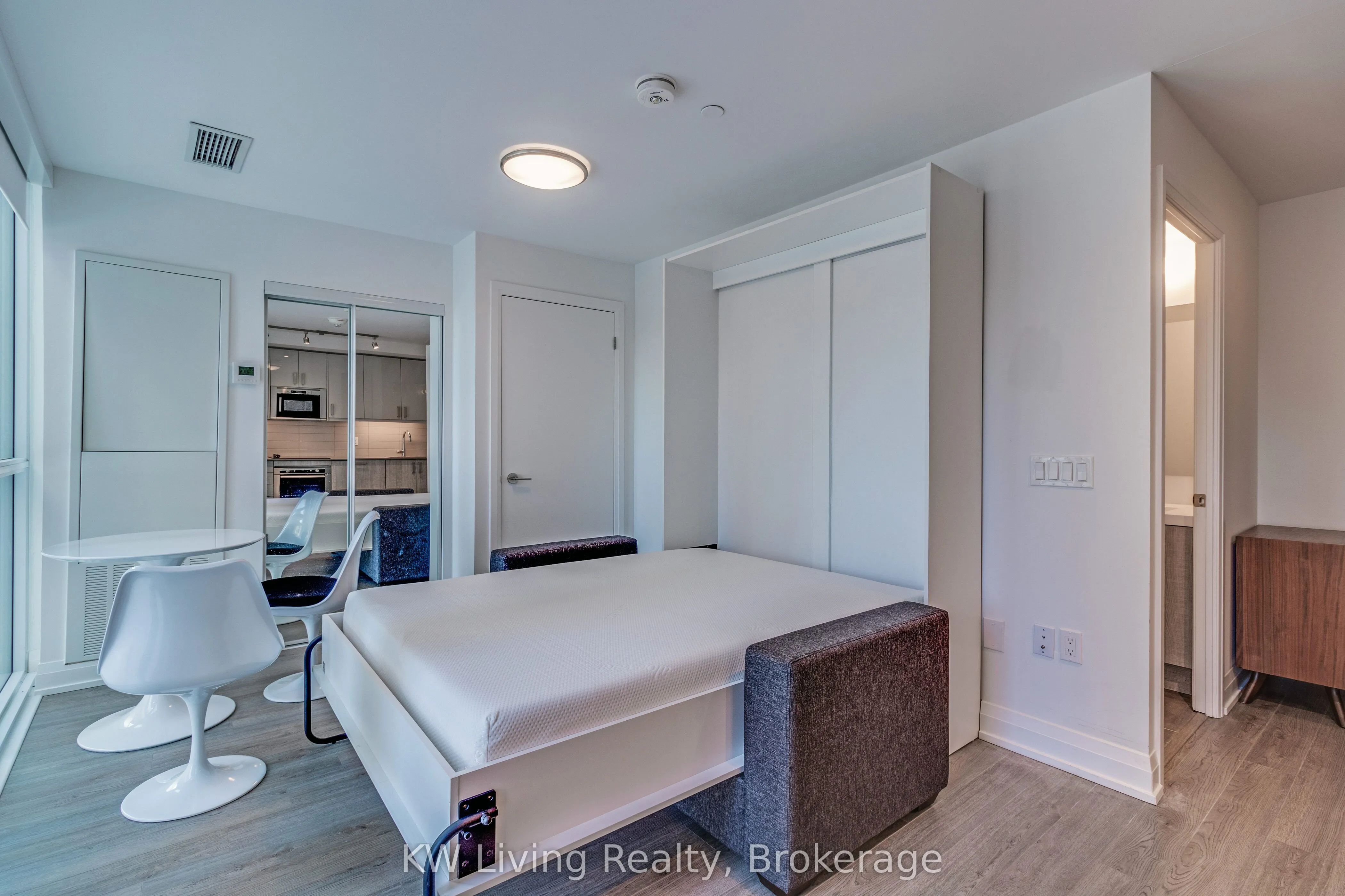 77 Mutual Street, #304