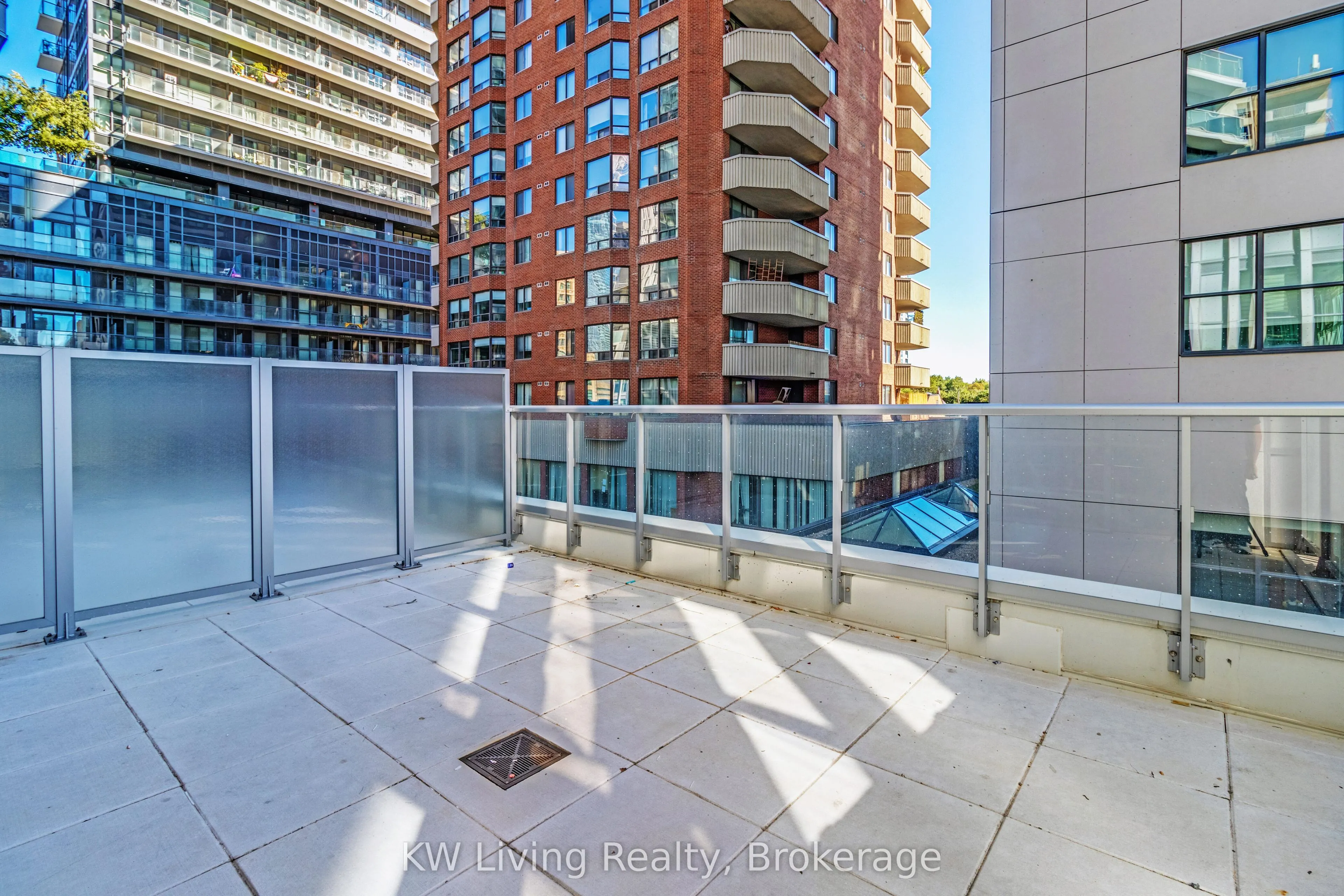 77 Mutual Street, #304