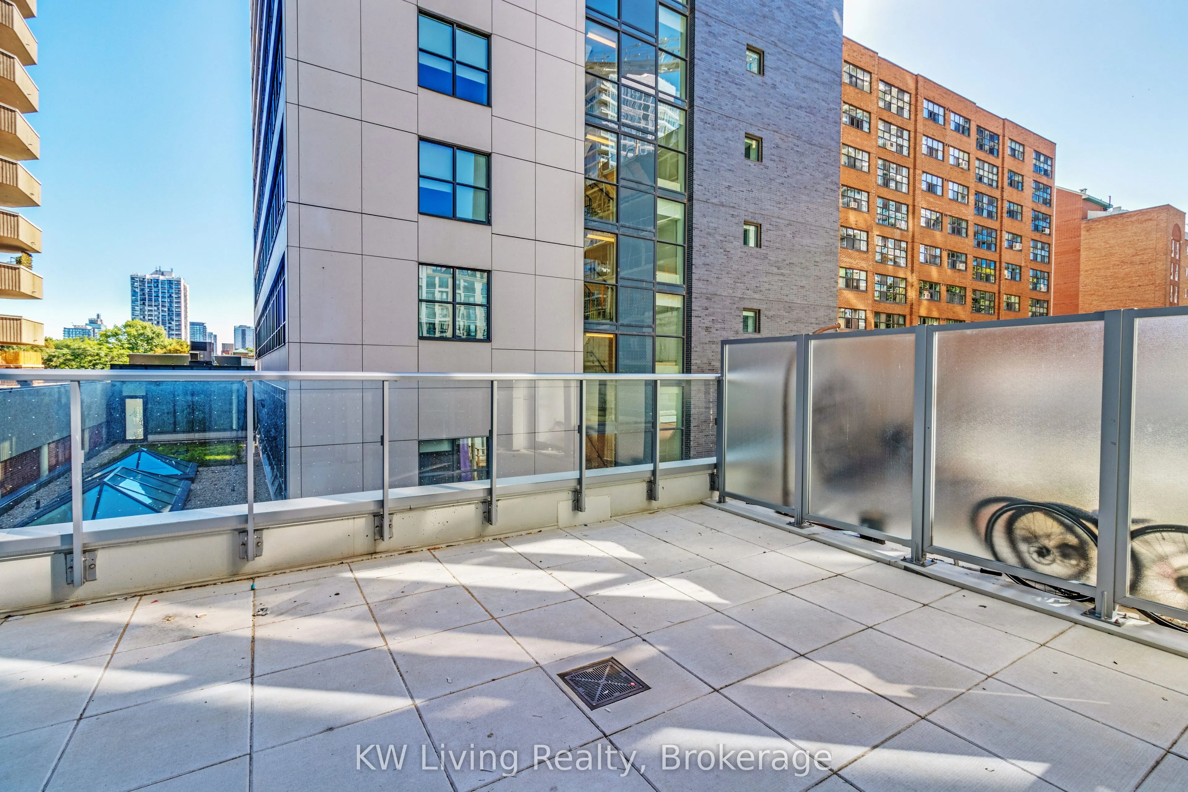 77 Mutual Street, #304