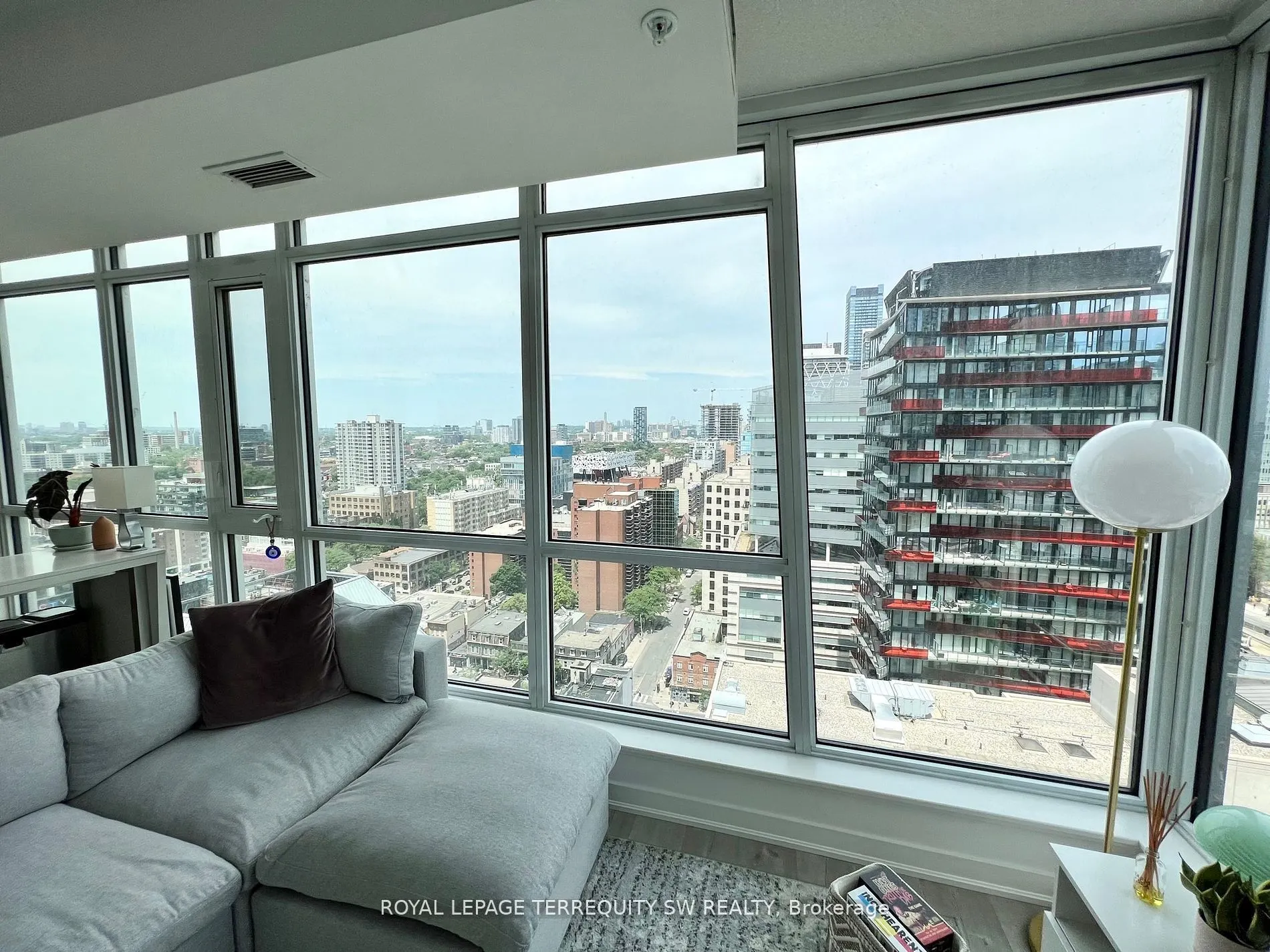 199 Richmond Street W, #2202