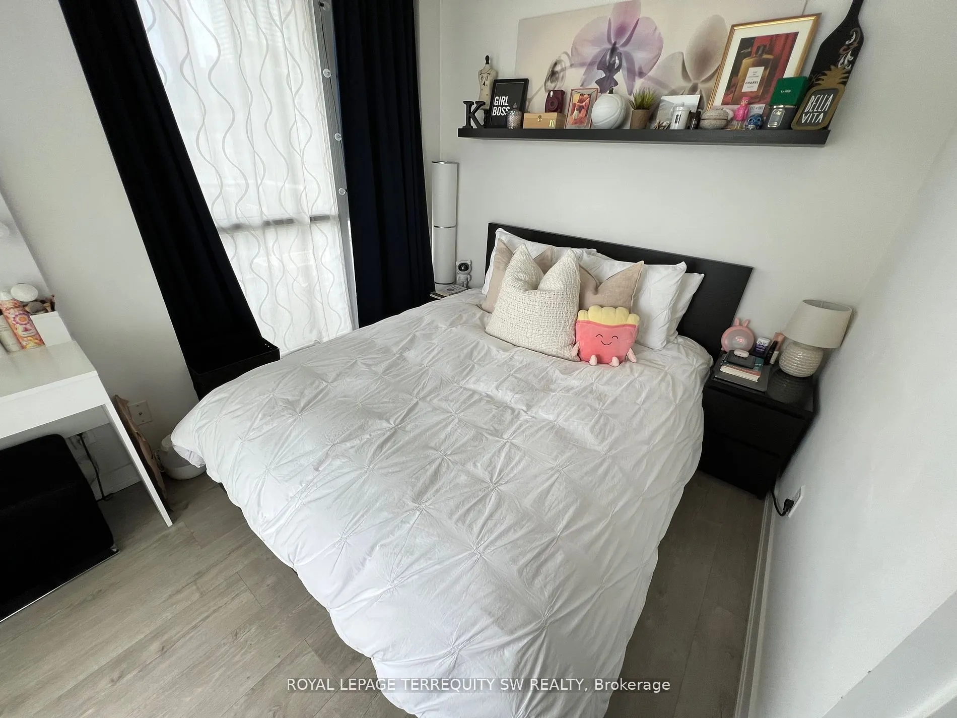 199 Richmond Street W, #2202
