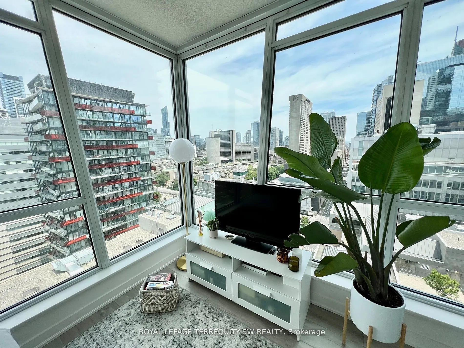 199 Richmond Street W, #2202
