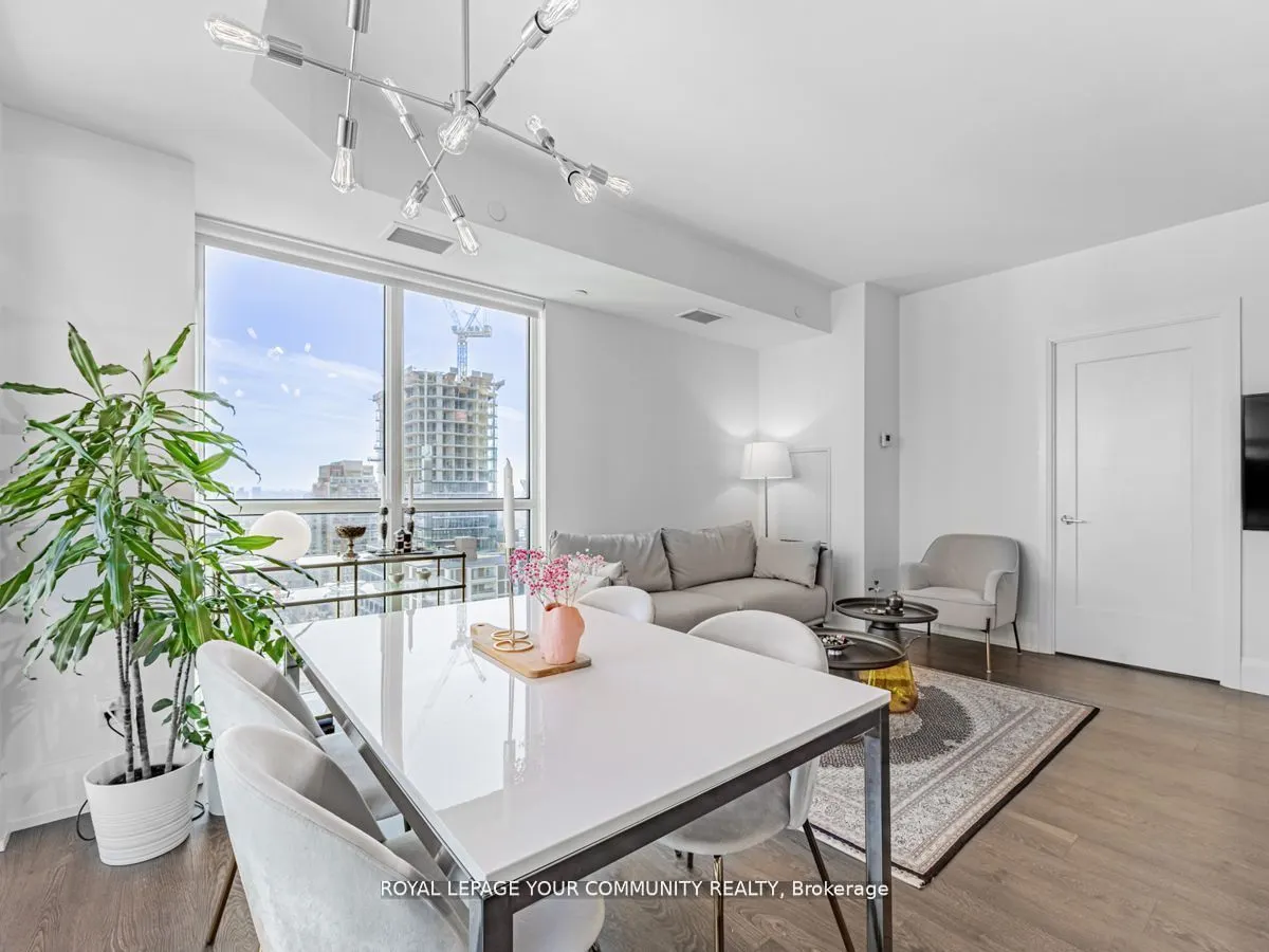 101 Erskine Avenue, #1402