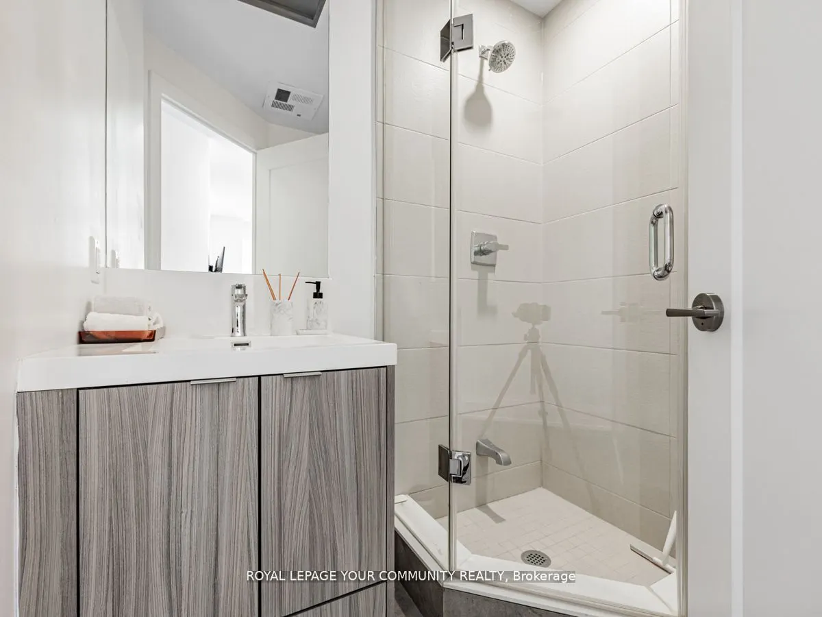 101 Erskine Avenue, #1402