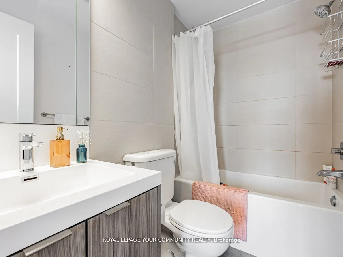 101 Erskine Avenue, #1402