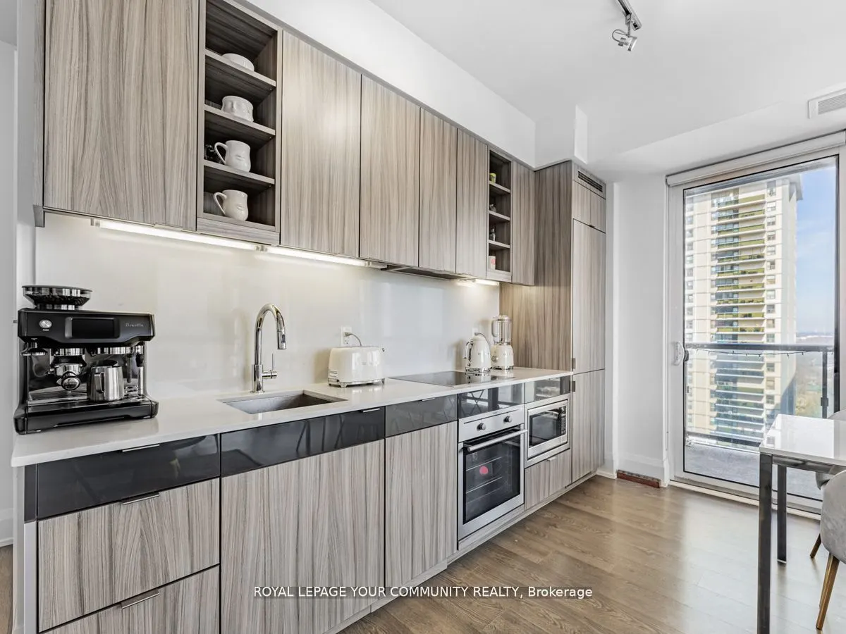 101 Erskine Avenue, #1402