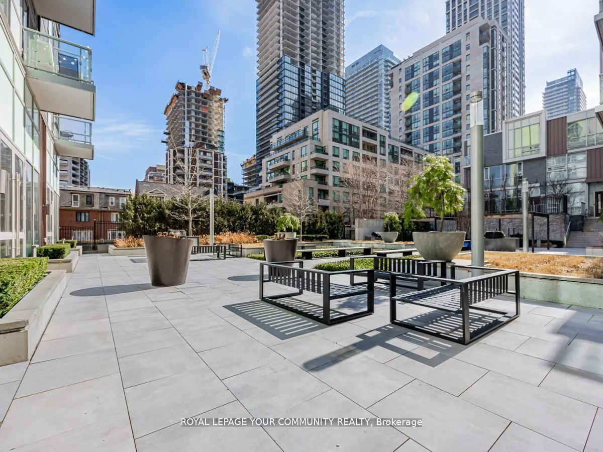 101 Erskine Avenue, #1402