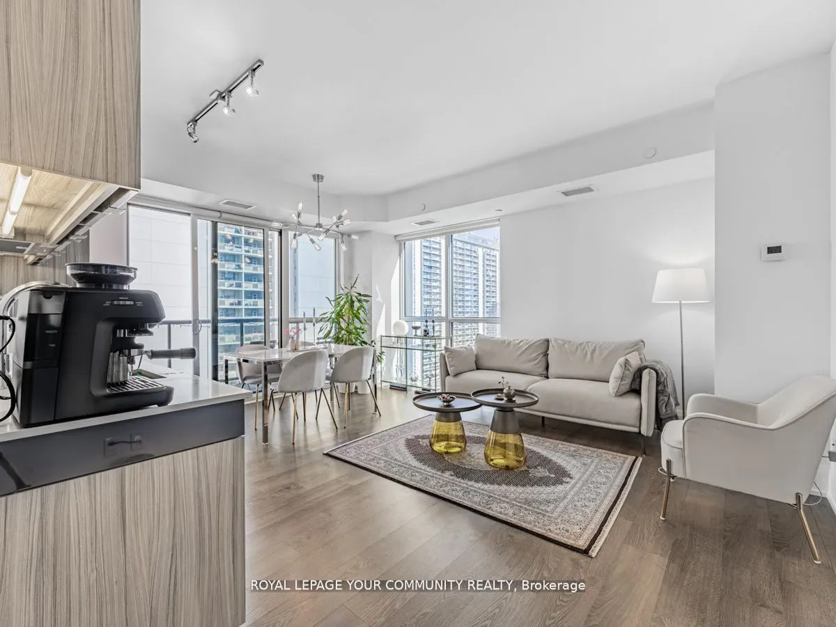 101 Erskine Avenue, #1402