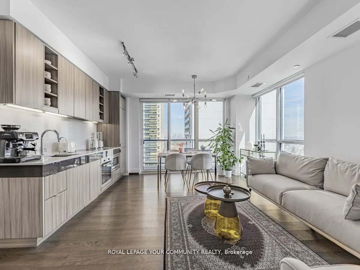 101 Erskine Avenue, #1402