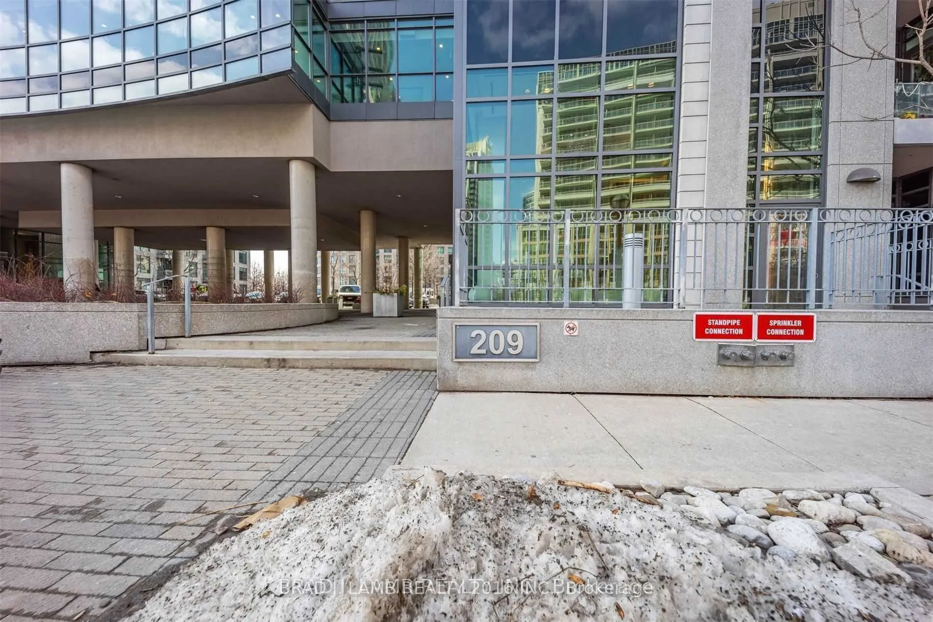 209 Fort York Boulevard