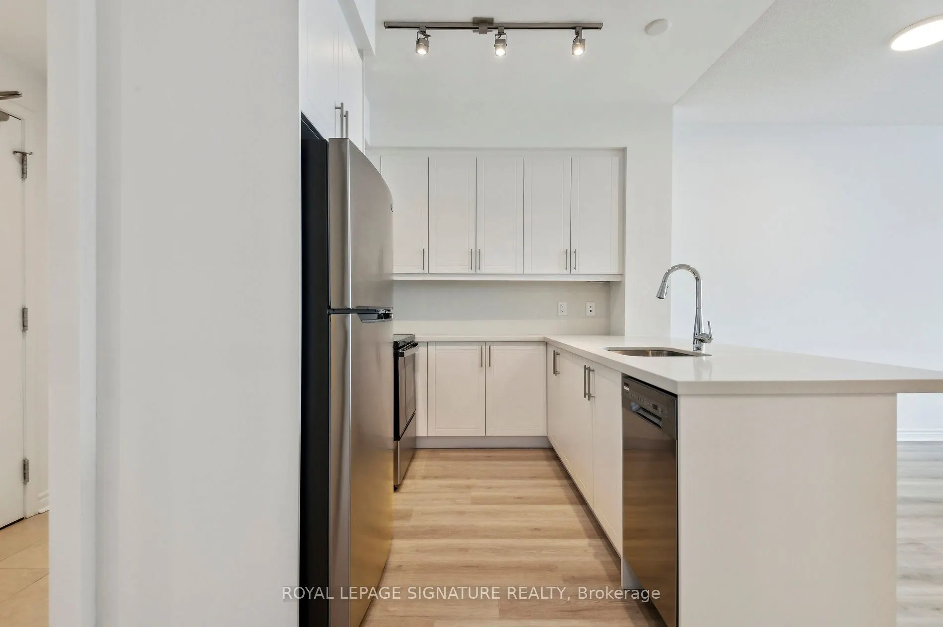 2885 Bayview Avenue, #233