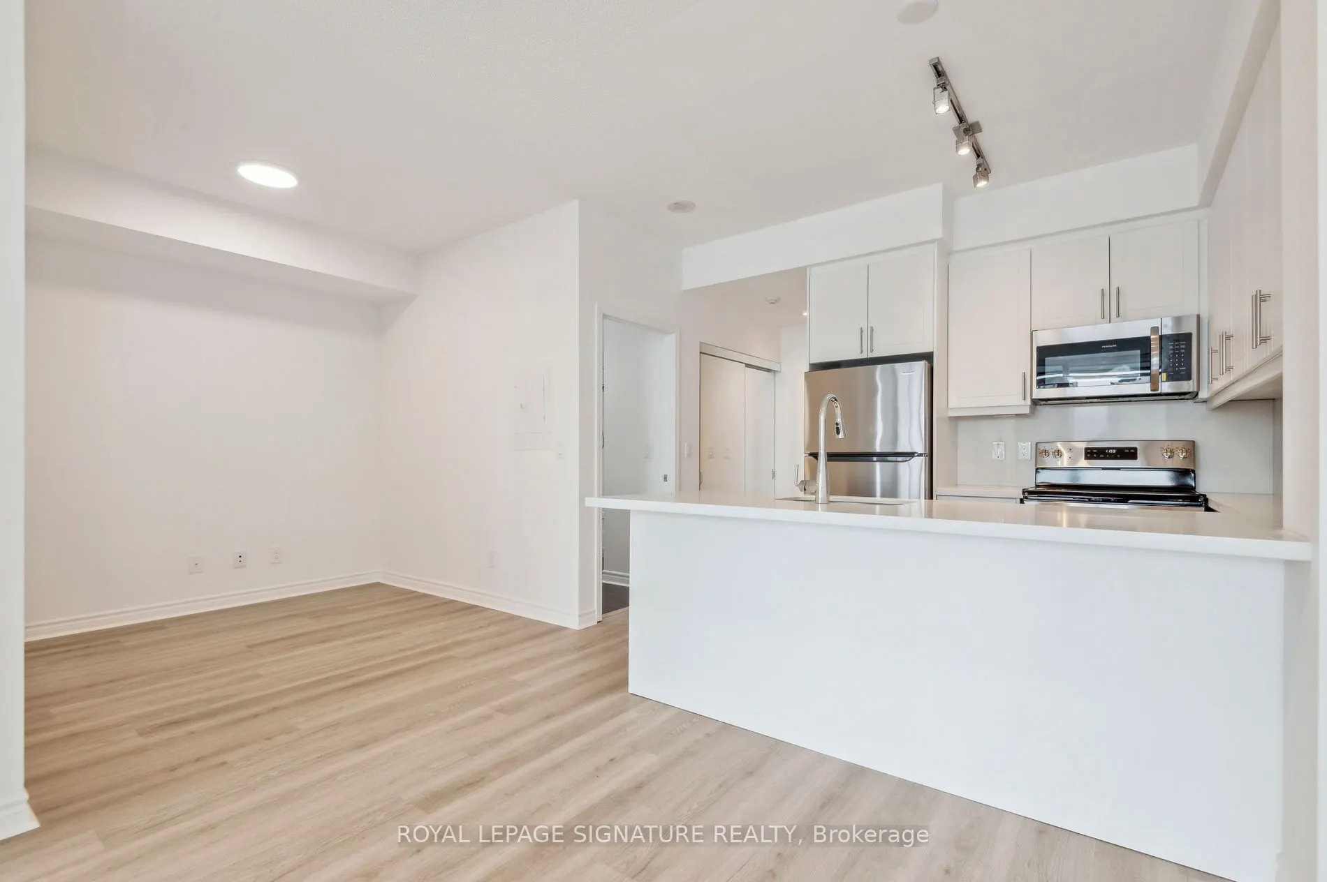 2885 Bayview Avenue, #233