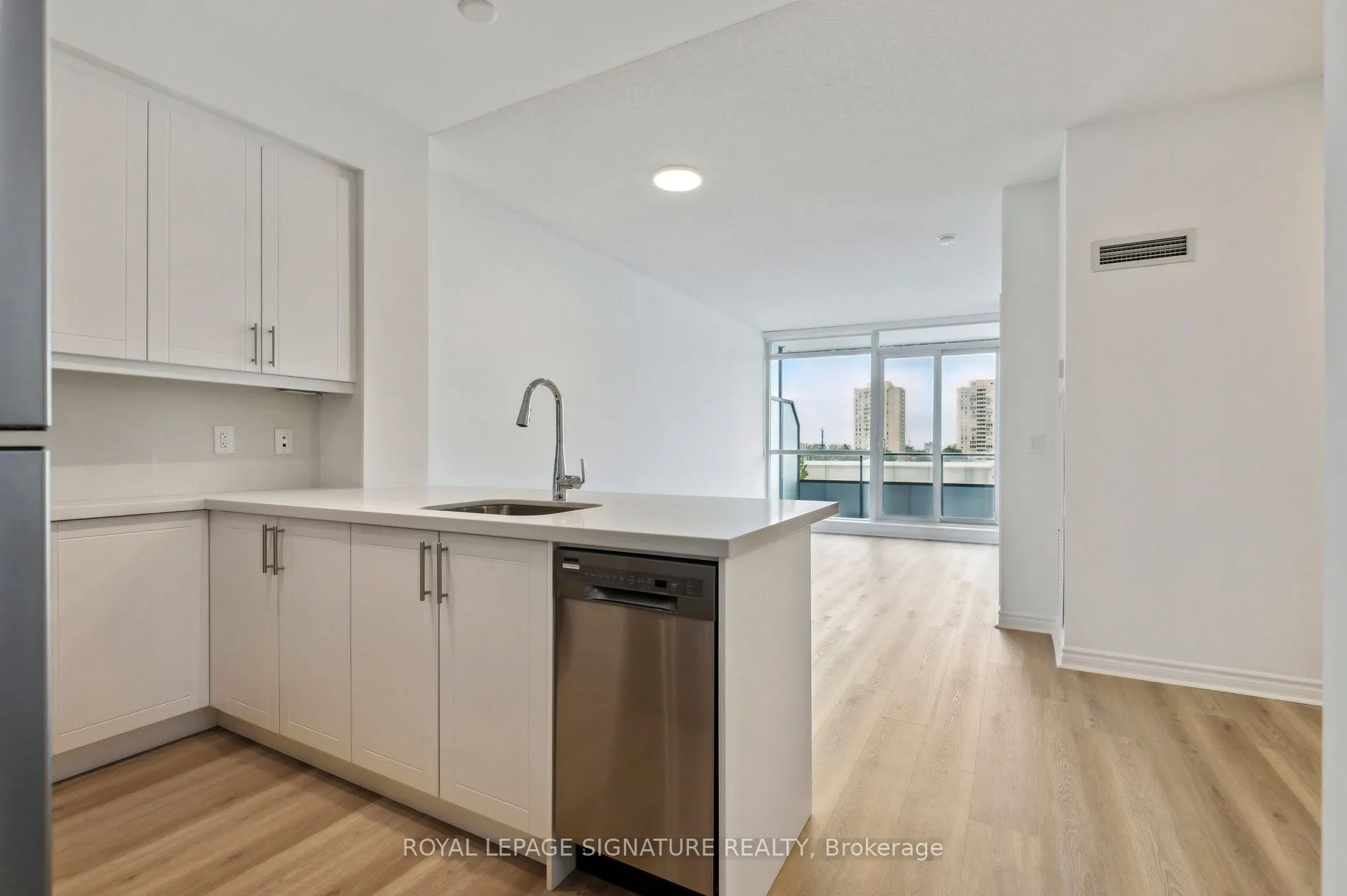 2885 Bayview Avenue, #233