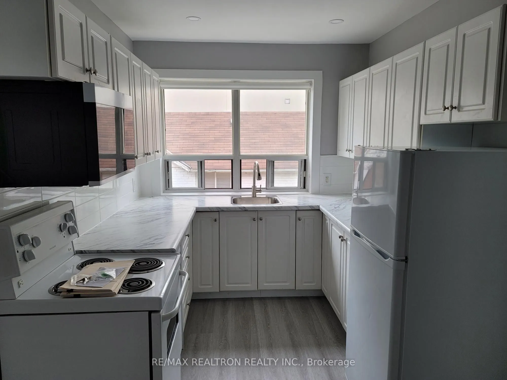 312 Douglas Avenue, #304