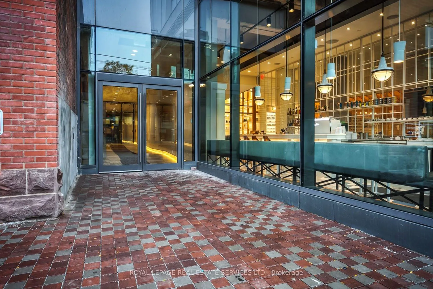 560 King Street W, #417