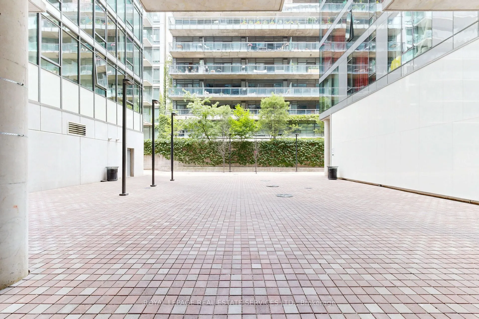 560 King Street W, #417