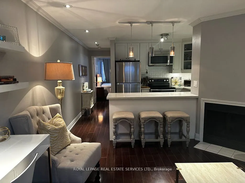 608A Wellington Street W, #5
