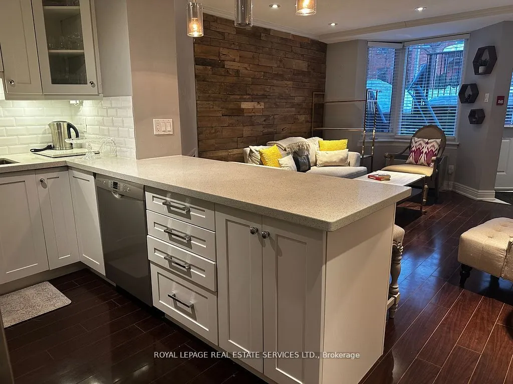 608A Wellington Street W, #5