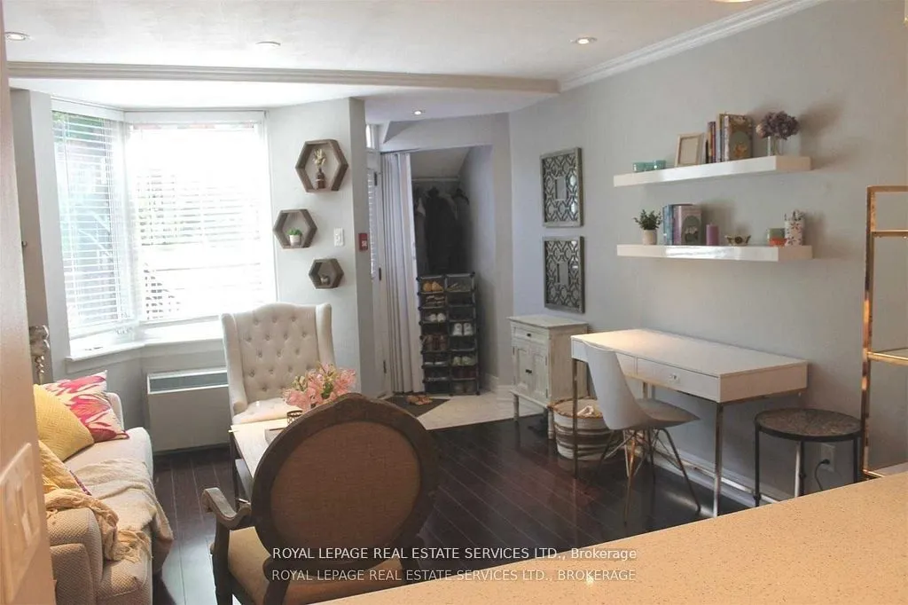608A Wellington Street W, #5