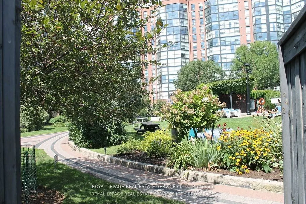 608A Wellington Street W, #5