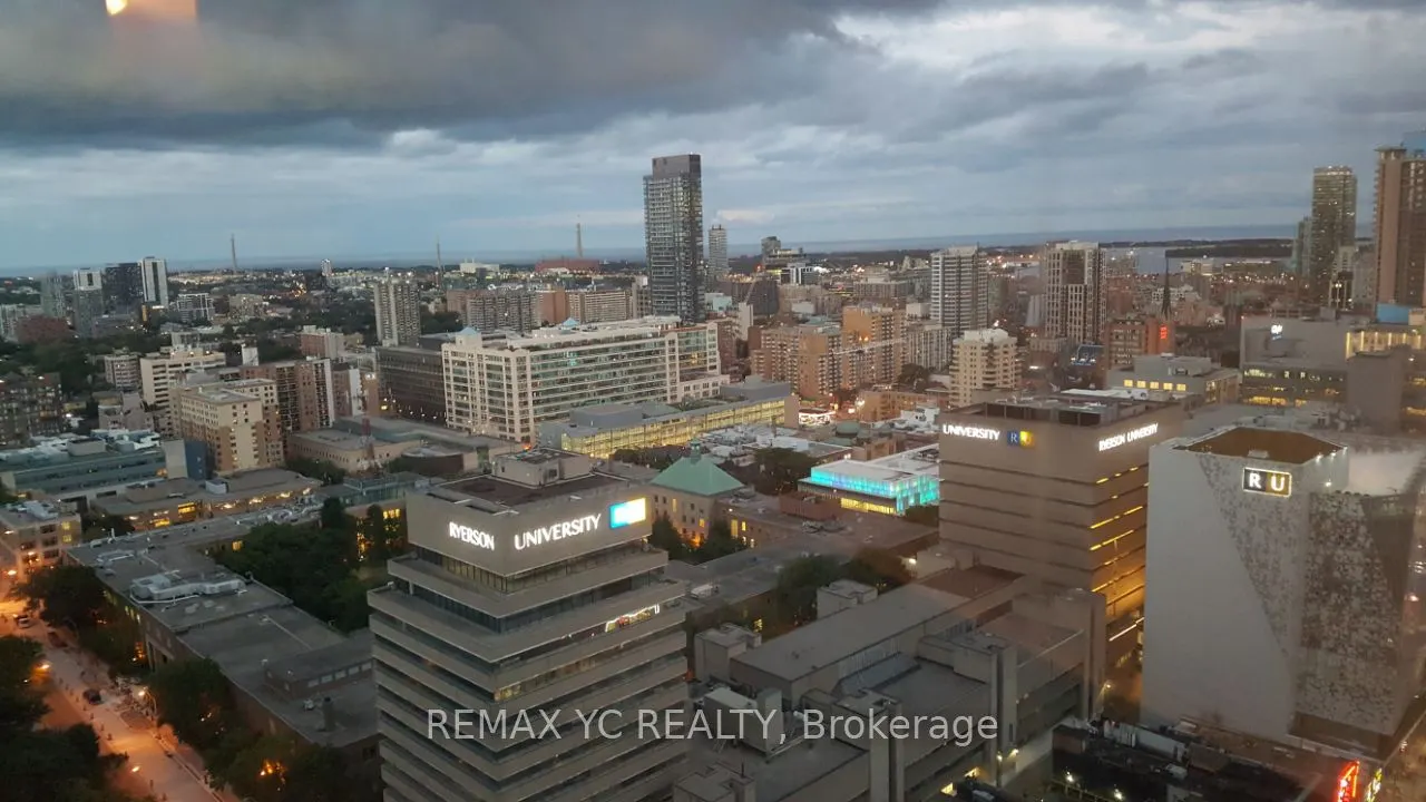 386 Yonge Street, #2806