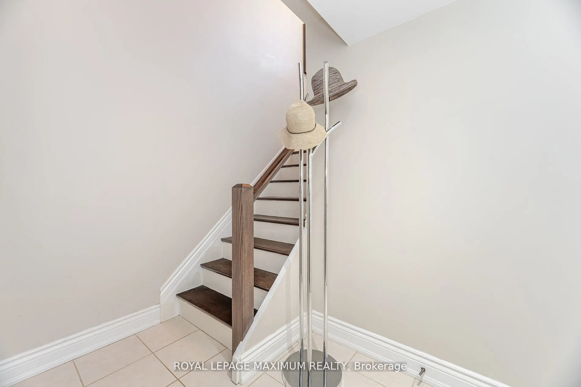 90 George Henry Boulevard, #17