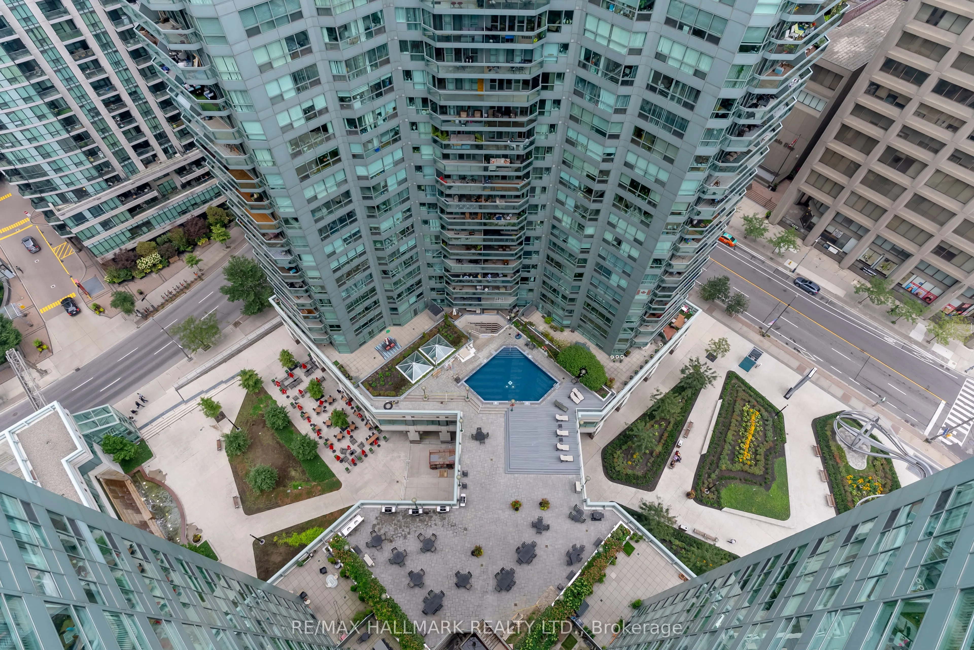 10 Queens Quay W, #Ph9