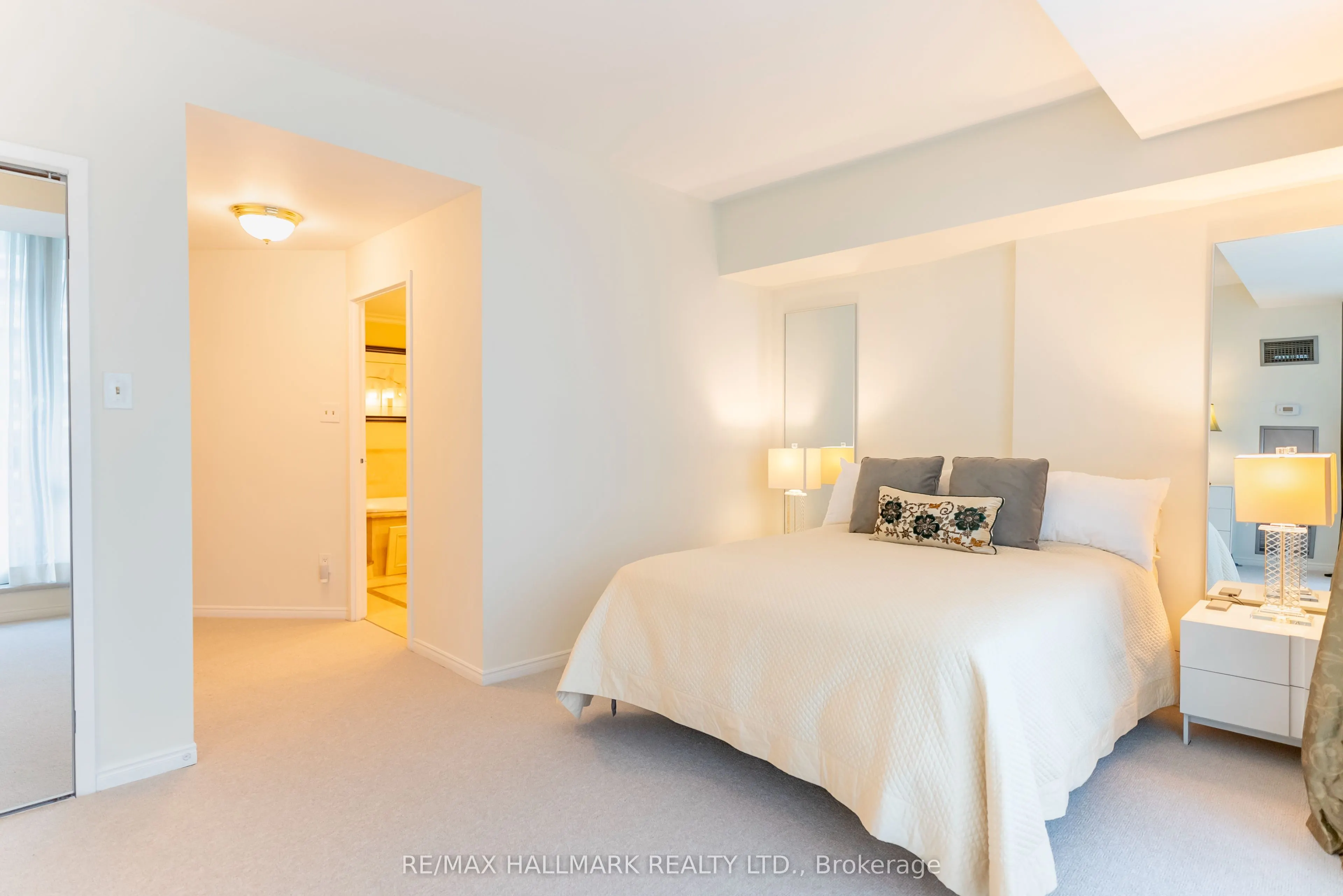 10 Queens Quay W, #Ph9