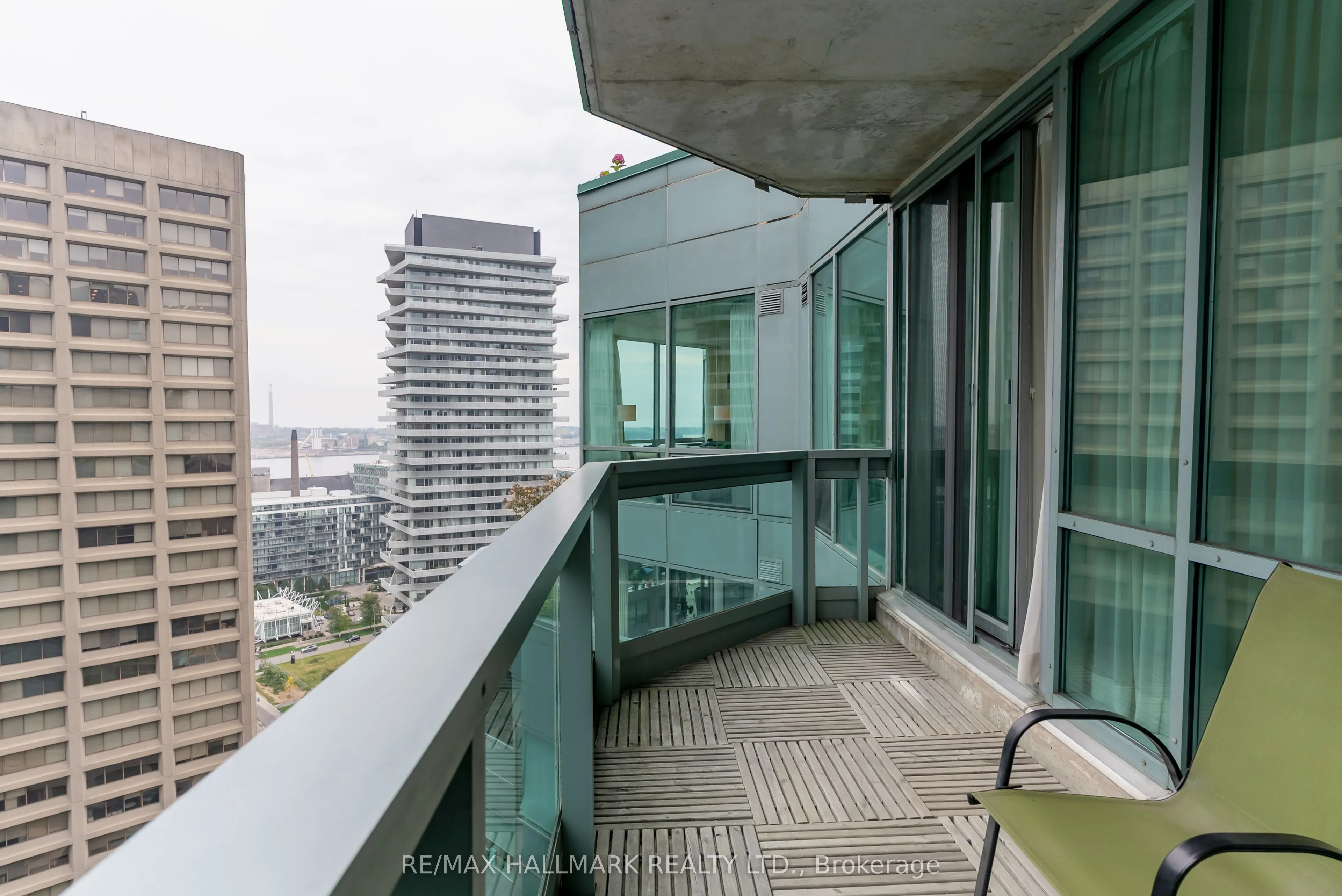 10 Queens Quay W, #Ph9