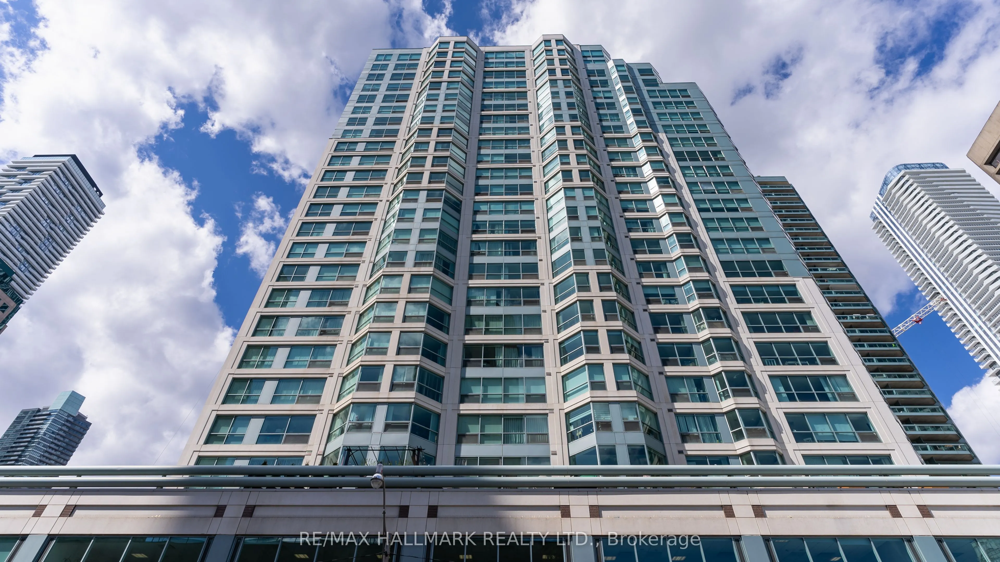 10 Queens Quay W, #Ph9