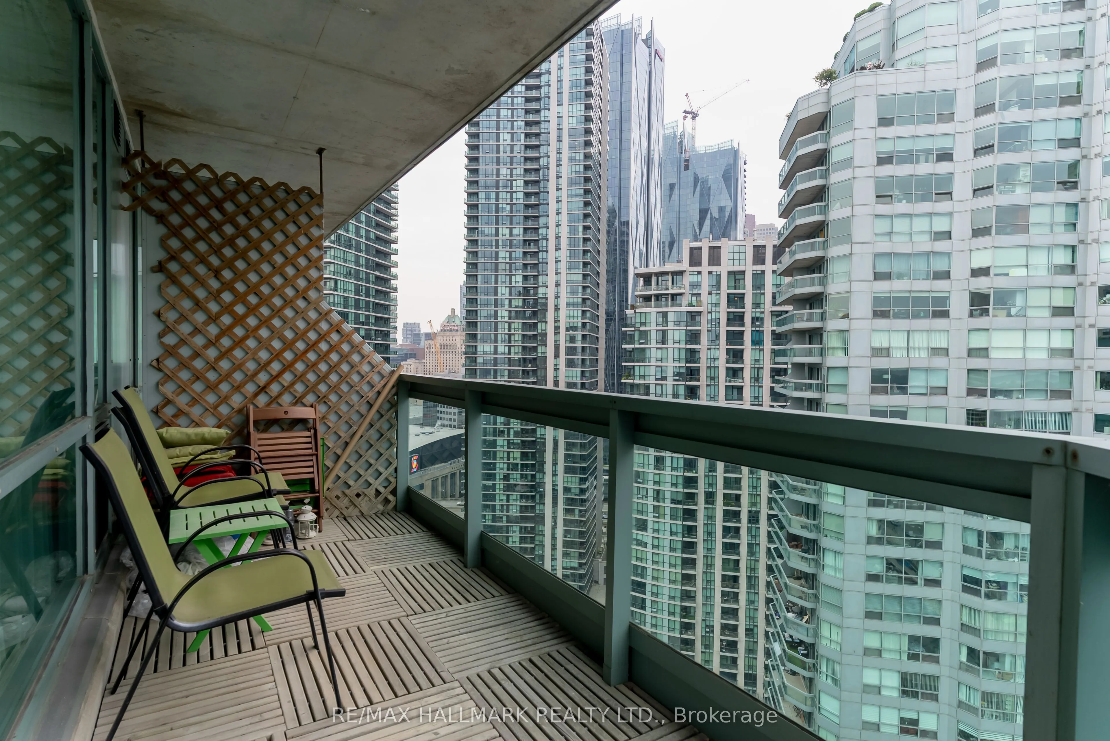 10 Queens Quay W, #Ph9