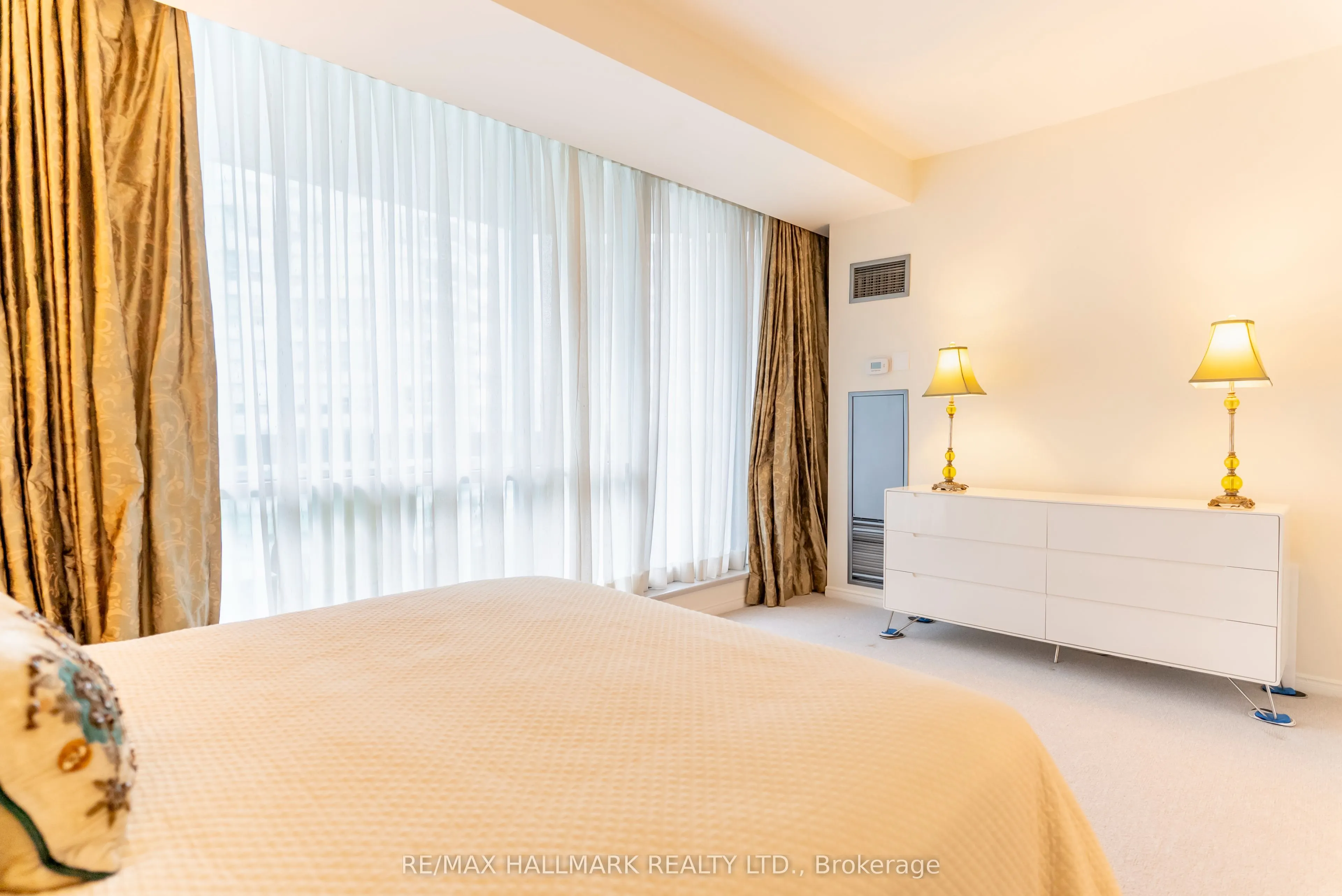 10 Queens Quay W, #Ph9