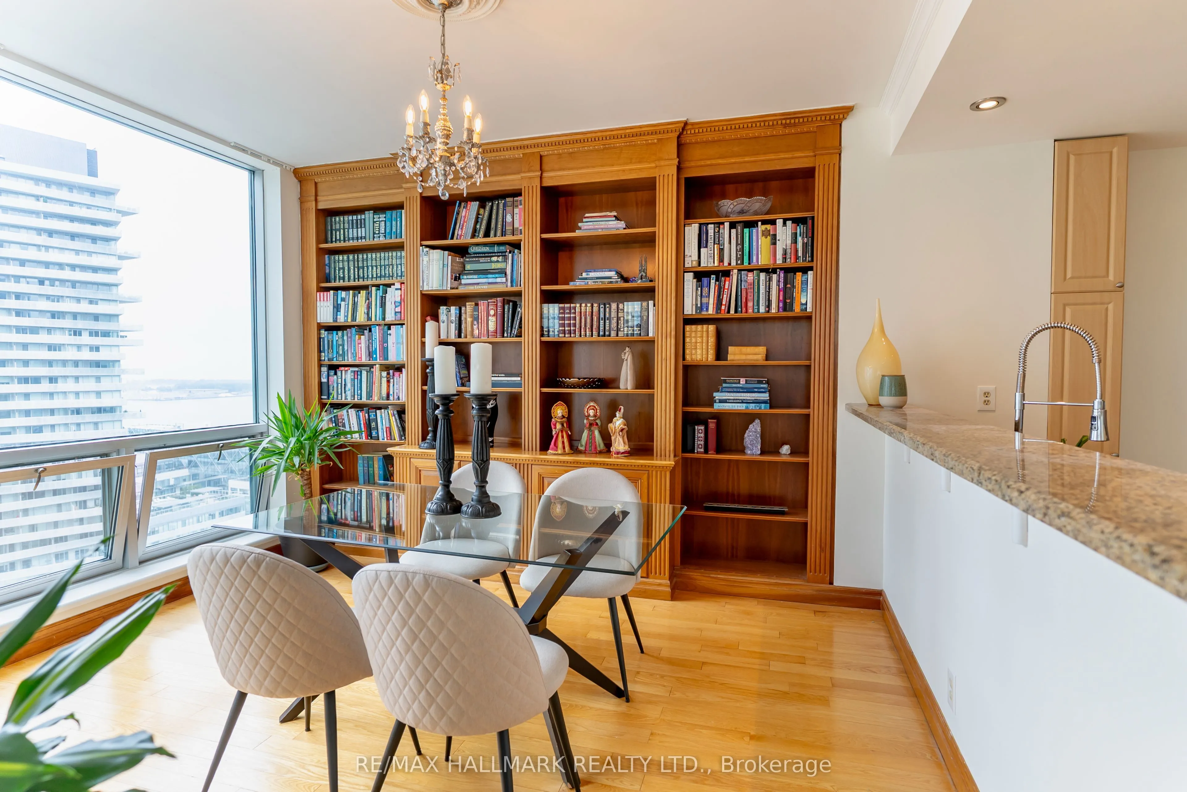 10 Queens Quay W, #Ph9