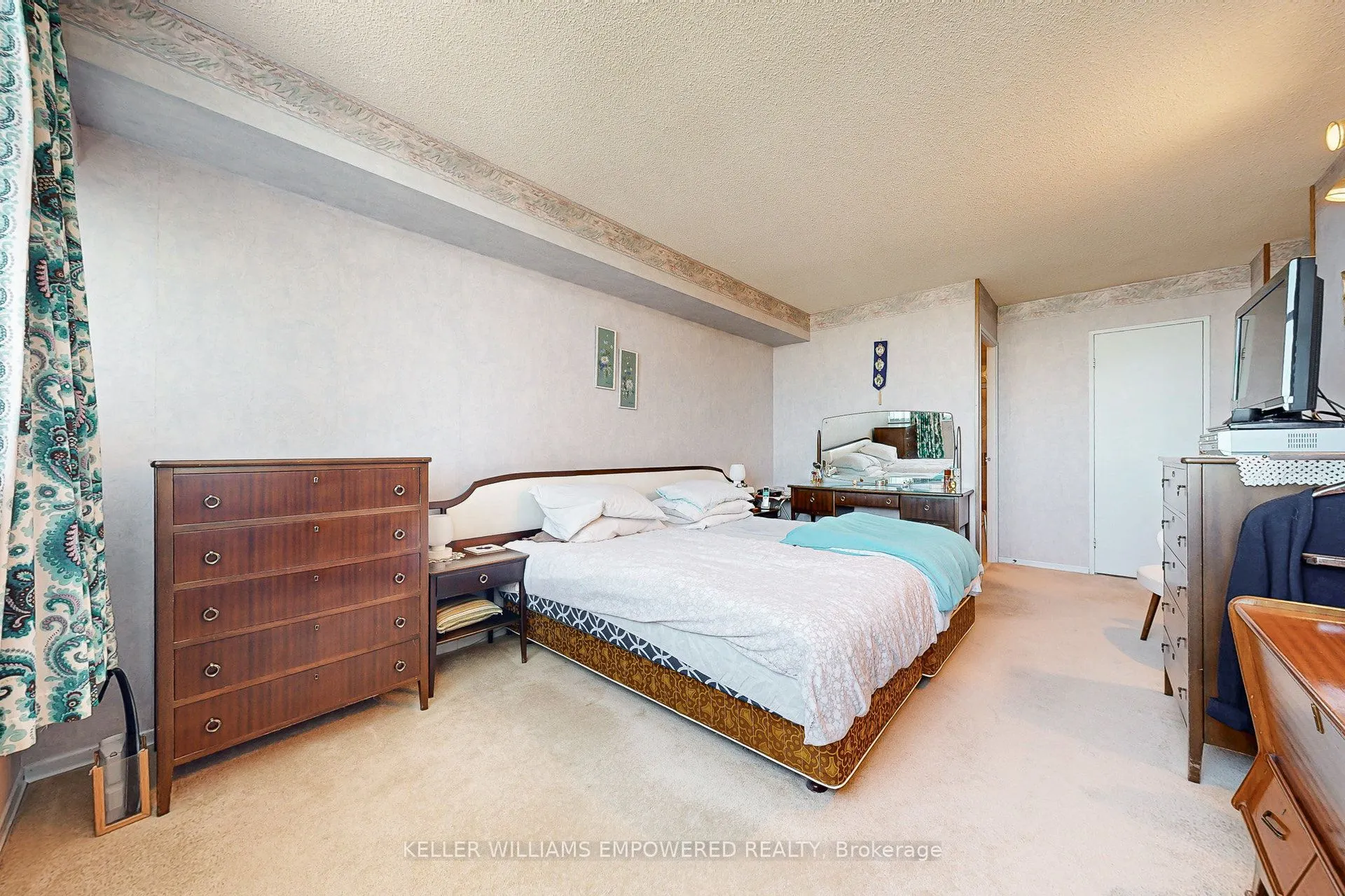 100 Antibes Drive, #2307
