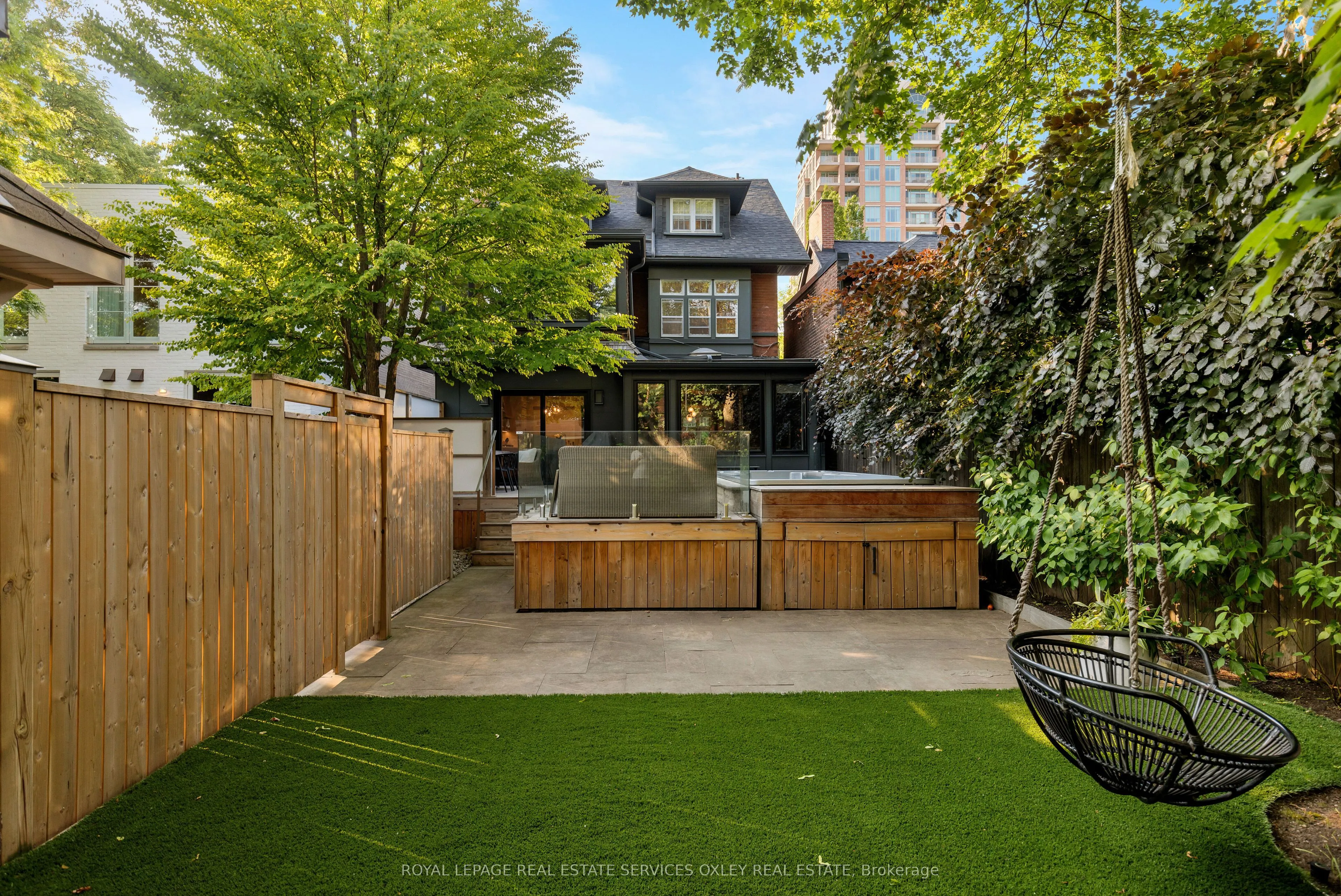 9 Lynwood Avenue