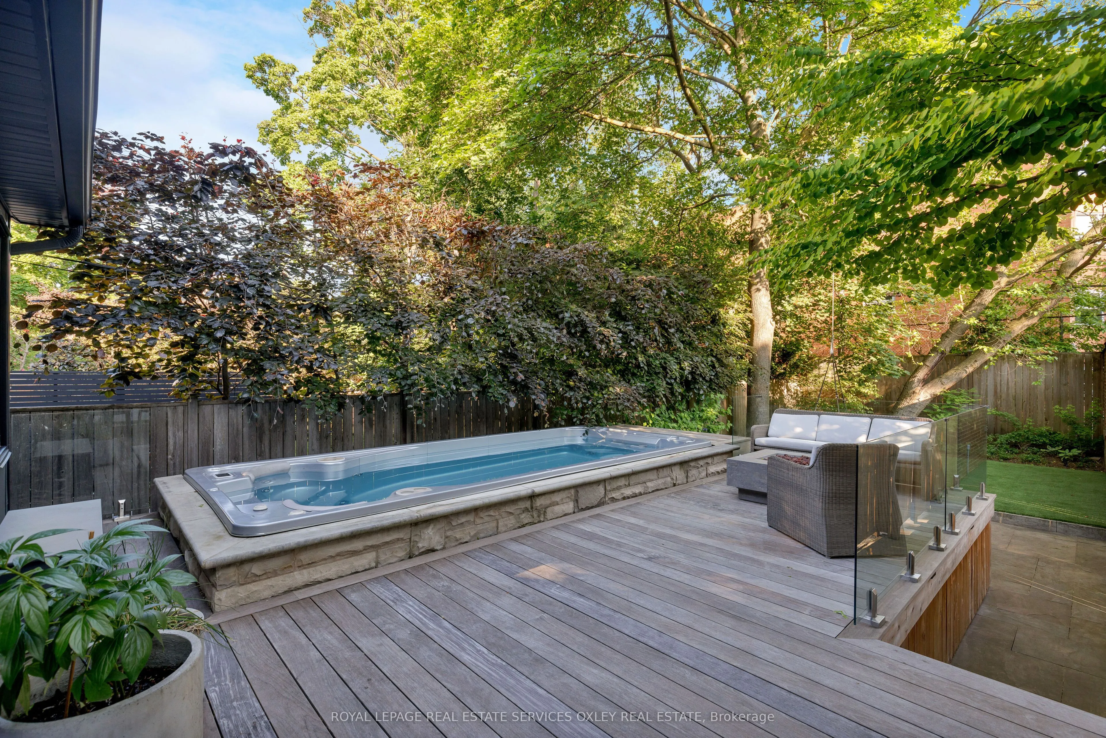 9 Lynwood Avenue