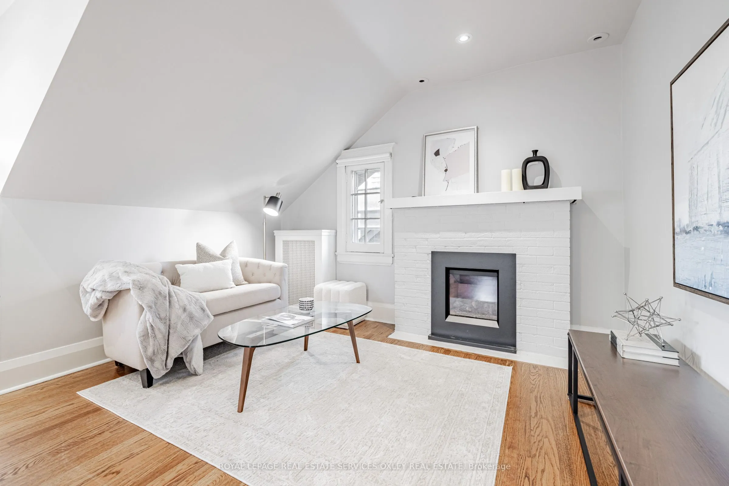 9 Lynwood Avenue